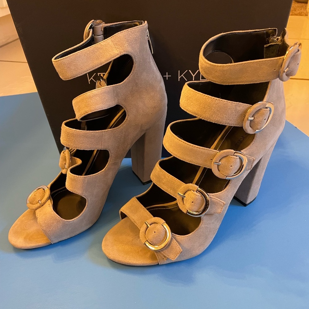 KENDALL + KYLIE gray suede buckle heels 10M